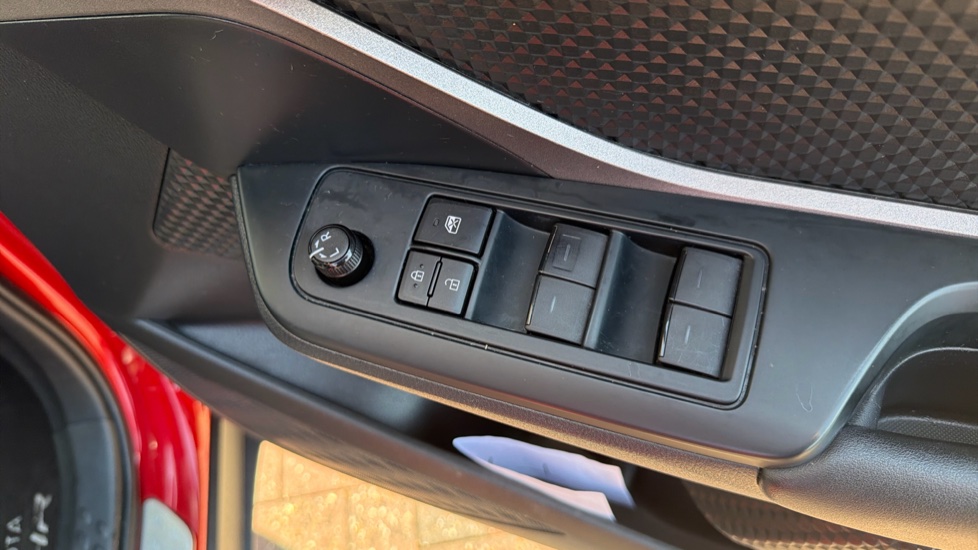 Toyota C-HR 1.8 Hybrid Icon 5dr CVT Hybrid Hatchback - Image 35