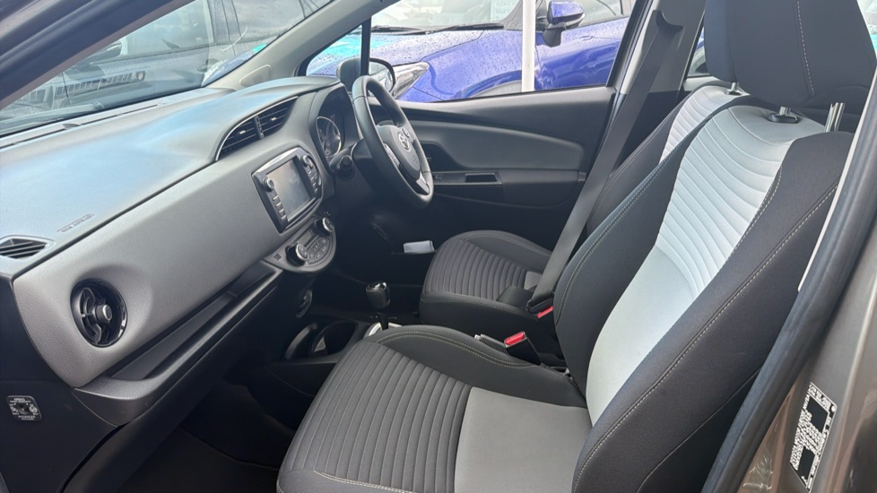 Toyota Yaris 1.5 Hybrid Icon Tech 5dr CVT Hybrid Hatchback - Image 5
