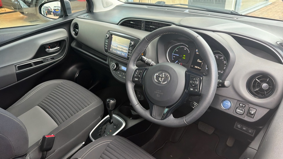Toyota Yaris 1.5 Hybrid Icon Tech 5dr CVT Hybrid Hatchback - Image 6