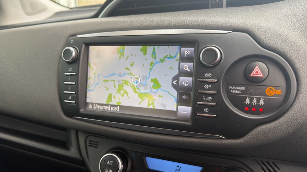 Toyota Yaris 1.5 Hybrid Icon Tech 5dr CVT Hybrid Hatchback - Image 9