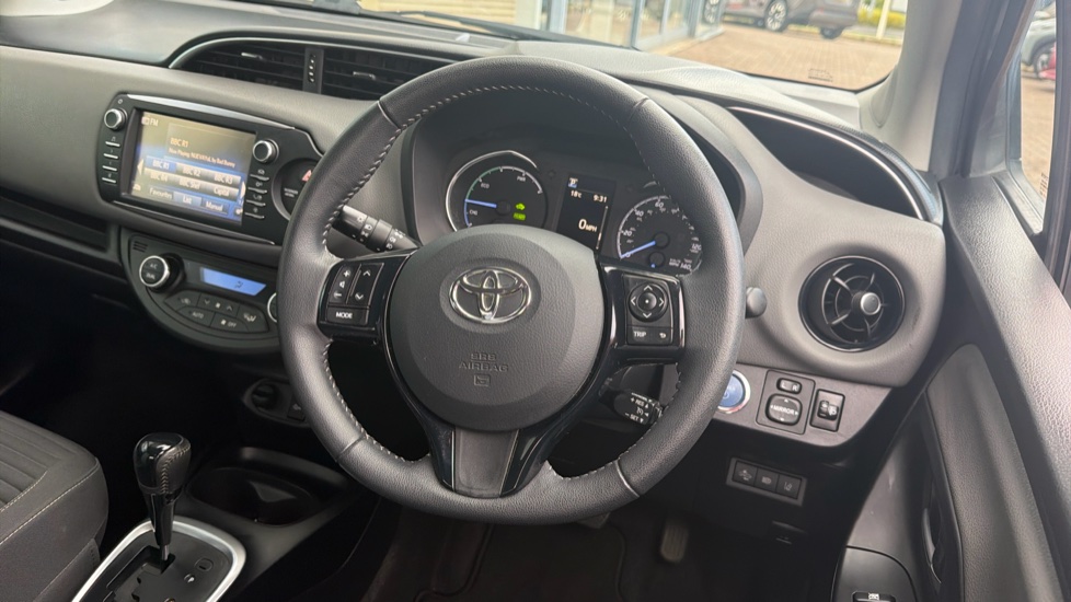 Toyota Yaris 1.5 Hybrid Icon Tech 5dr CVT Hybrid Hatchback - Image 10