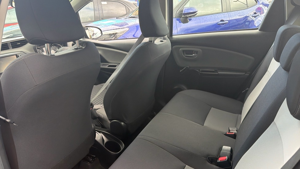 Toyota Yaris 1.5 Hybrid Icon Tech 5dr CVT Hybrid Hatchback - Image 15