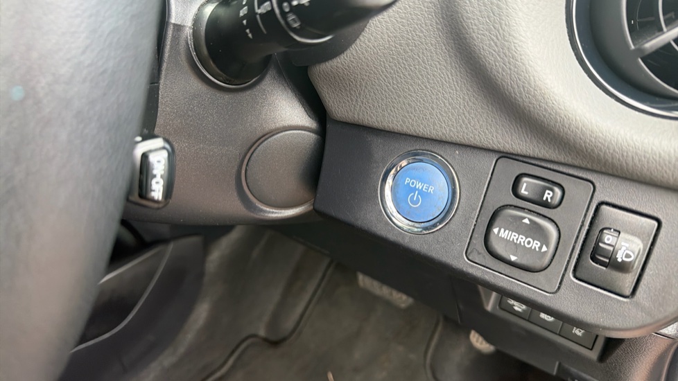Toyota Yaris 1.5 Hybrid Icon Tech 5dr CVT Hybrid Hatchback - Image 16