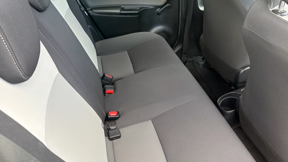 Toyota Yaris 1.5 Hybrid Icon Tech 5dr CVT Hybrid Hatchback - Image 17