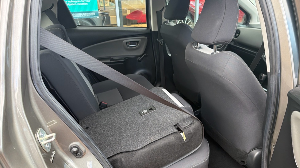 Toyota Yaris 1.5 Hybrid Icon Tech 5dr CVT Hybrid Hatchback - Image 18