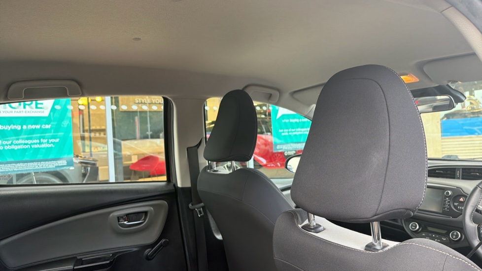 Toyota Yaris 1.5 Hybrid Icon Tech 5dr CVT Hybrid Hatchback - Image 19