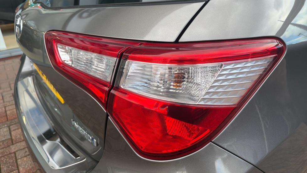Toyota Yaris 1.5 Hybrid Icon Tech 5dr CVT Hybrid Hatchback - Image 21