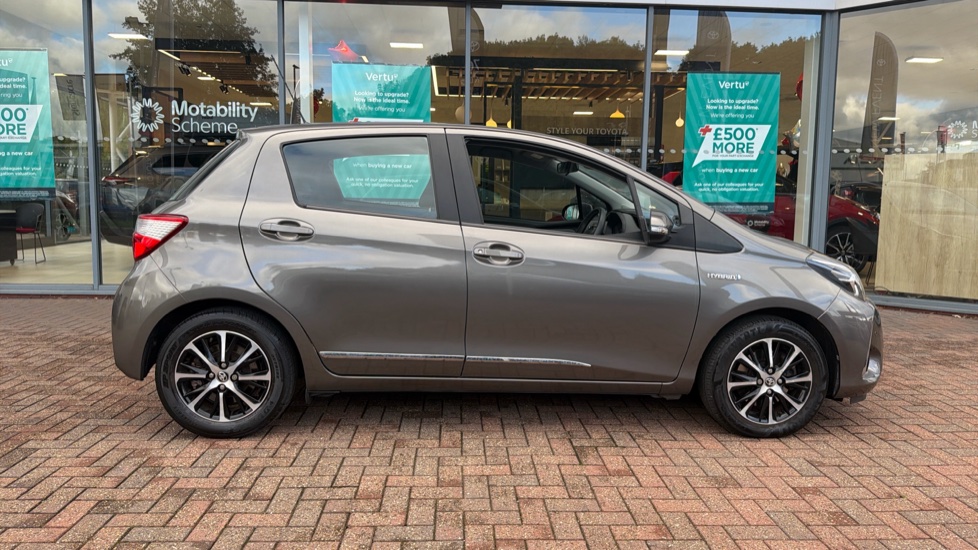 Toyota Yaris 1.5 Hybrid Icon Tech 5dr CVT Hybrid Hatchback - Image 23