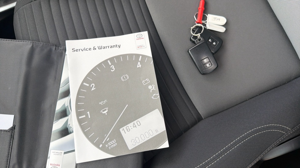 Toyota Yaris 1.5 Hybrid Icon Tech 5dr CVT Hybrid Hatchback - Image 27