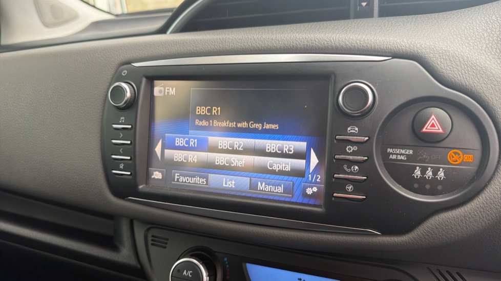 Toyota Yaris 1.5 Hybrid Icon Tech 5dr CVT Hybrid Hatchback - Image 32