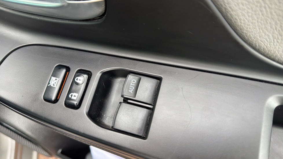 Toyota Yaris 1.5 Hybrid Icon Tech 5dr CVT Hybrid Hatchback - Image 35