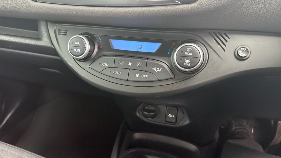 Toyota Yaris 1.5 Hybrid Icon Tech 5dr CVT Hybrid Hatchback - Image 38