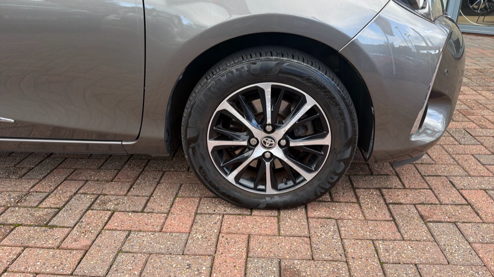 Toyota Yaris 1.5 Hybrid Icon Tech 5dr CVT Hybrid Hatchback - Image 40