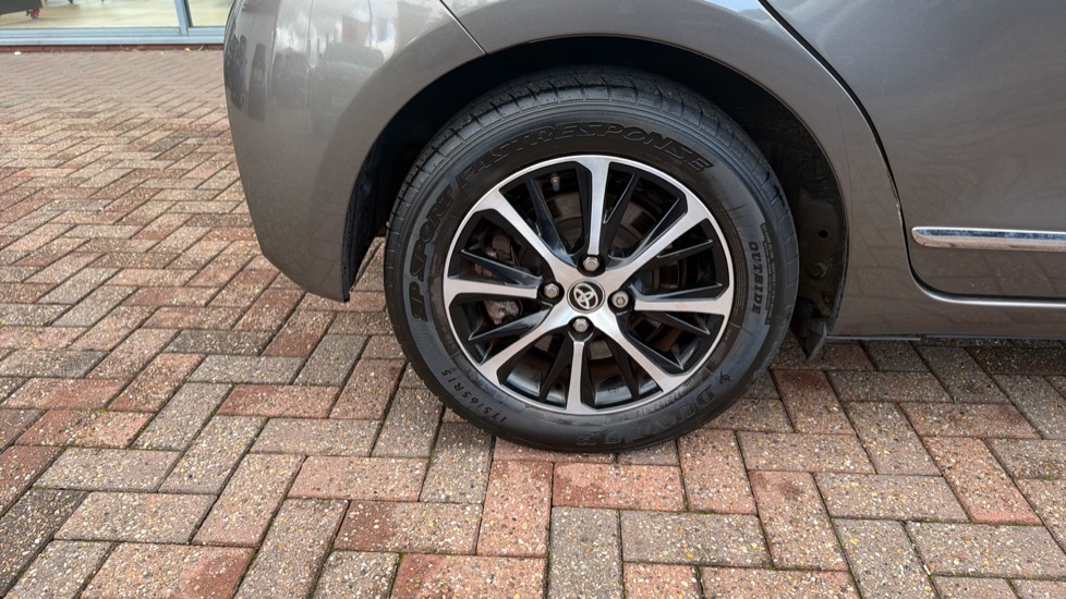Toyota Yaris 1.5 Hybrid Icon Tech 5dr CVT Hybrid Hatchback - Image 41