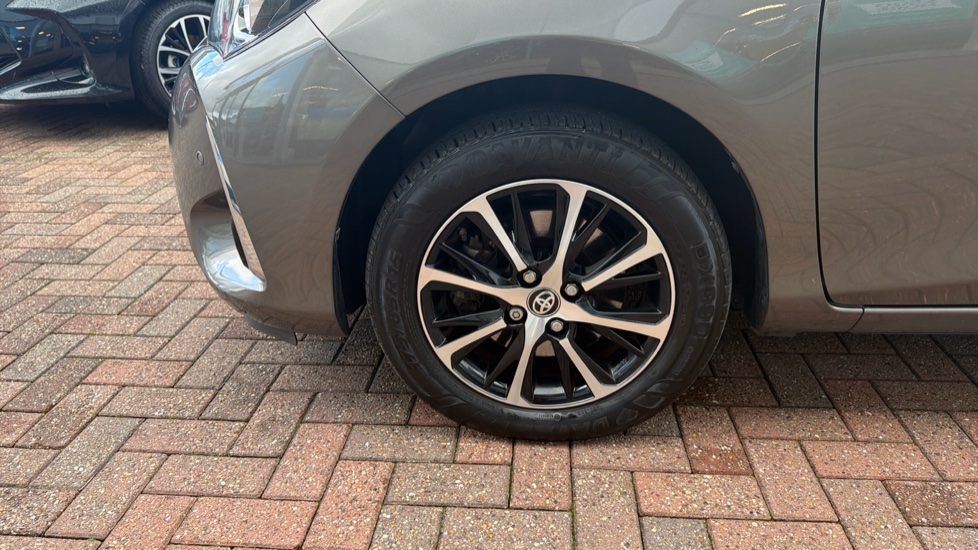 Toyota Yaris 1.5 Hybrid Icon Tech 5dr CVT Hybrid Hatchback - Image 42