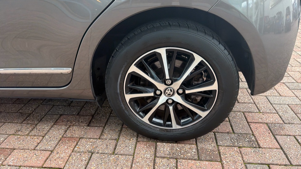 Toyota Yaris 1.5 Hybrid Icon Tech 5dr CVT Hybrid Hatchback - Image 43