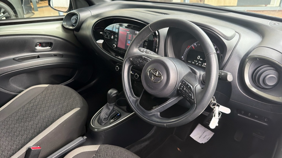 Toyota Aygo X 1.0 VVT-i Edge 5dr Auto Petrol Hatchback - Image 6