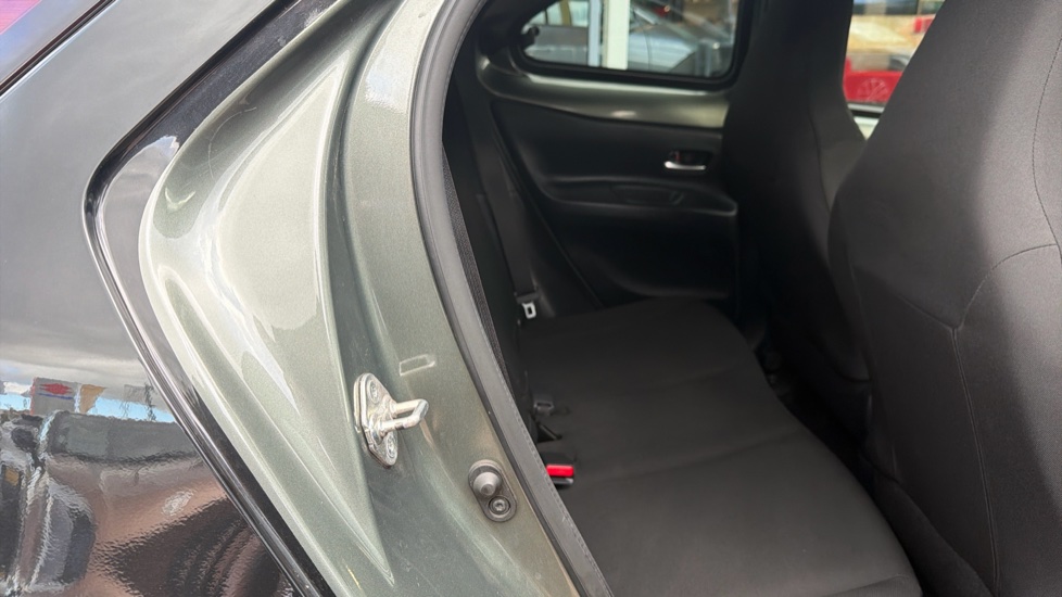 Toyota Aygo X 1.0 VVT-i Edge 5dr Auto Petrol Hatchback - Image 8