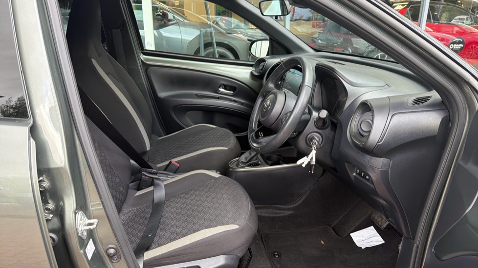 Toyota Aygo X 1.0 VVT-i Edge 5dr Auto Petrol Hatchback - Image 12