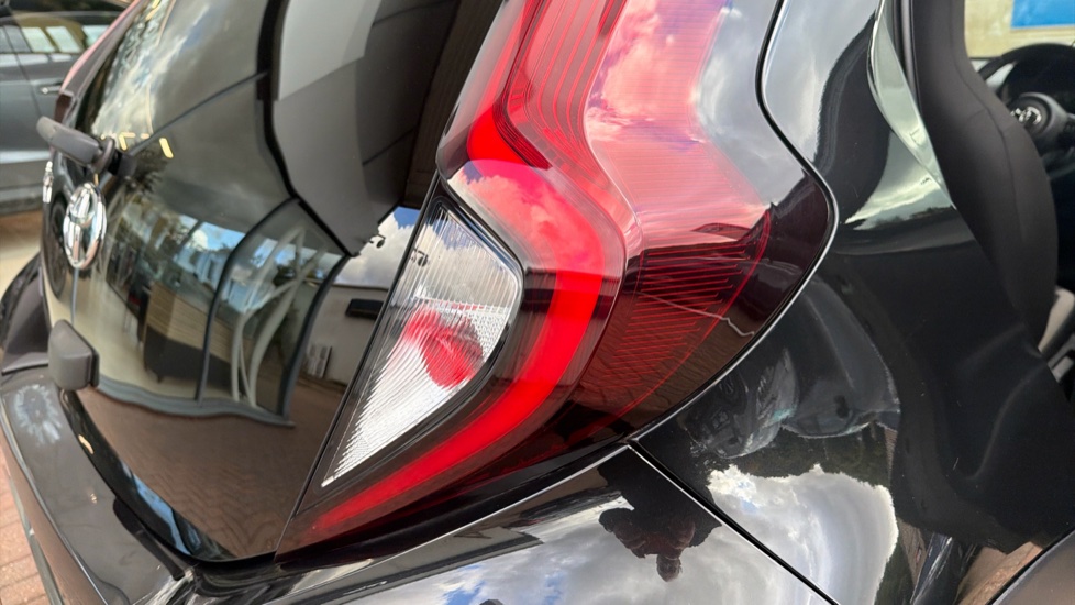 Toyota Aygo X 1.0 VVT-i Edge 5dr Auto Petrol Hatchback - Image 21