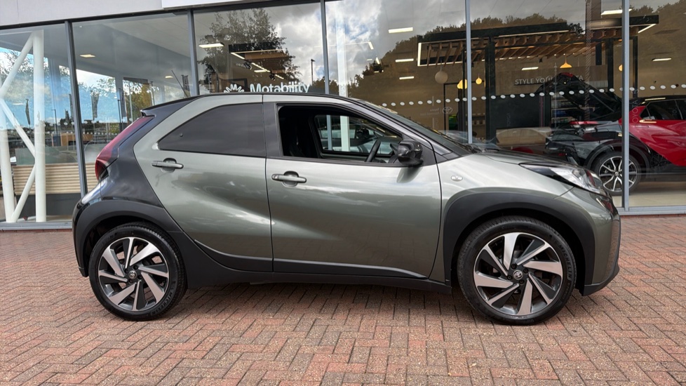 Toyota Aygo X 1.0 VVT-i Edge 5dr Auto Petrol Hatchback - Image 23