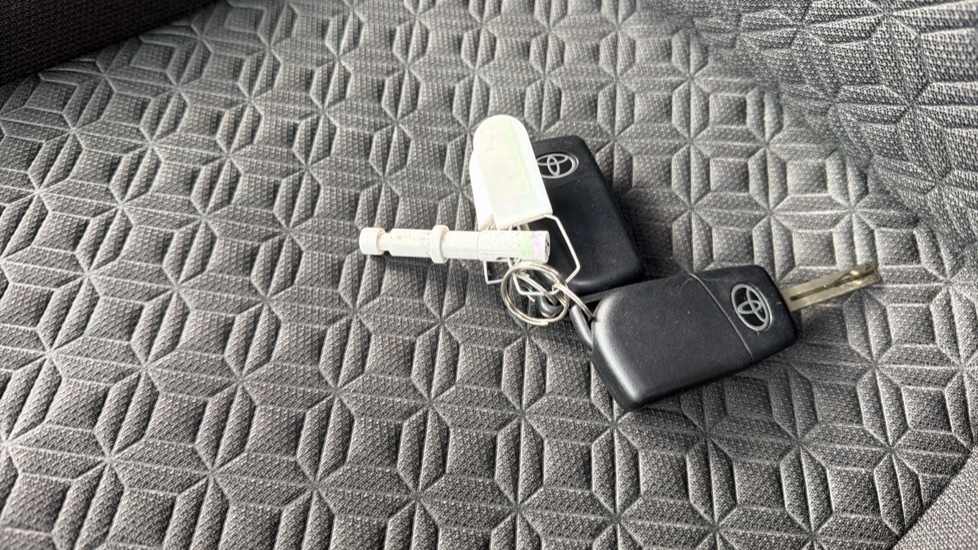 Toyota Aygo X 1.0 VVT-i Edge 5dr Auto Petrol Hatchback - Image 28