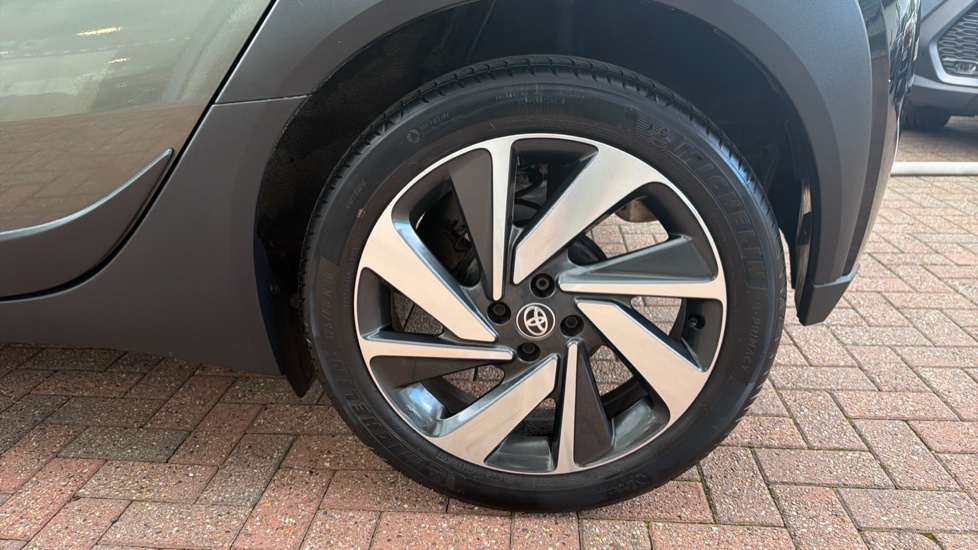Toyota Aygo X 1.0 VVT-i Edge 5dr Auto Petrol Hatchback - Image 43
