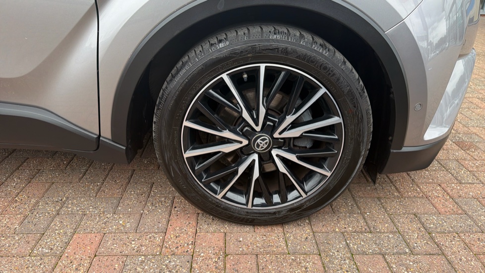 Toyota C-HR 1.8 Hybrid Excel 5dr CVT Hybrid Hatchback - Image 40