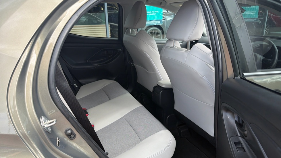 Toyota Yaris 1.5 Hybrid Excel 5dr CVT Hybrid Hatchback - Image 8