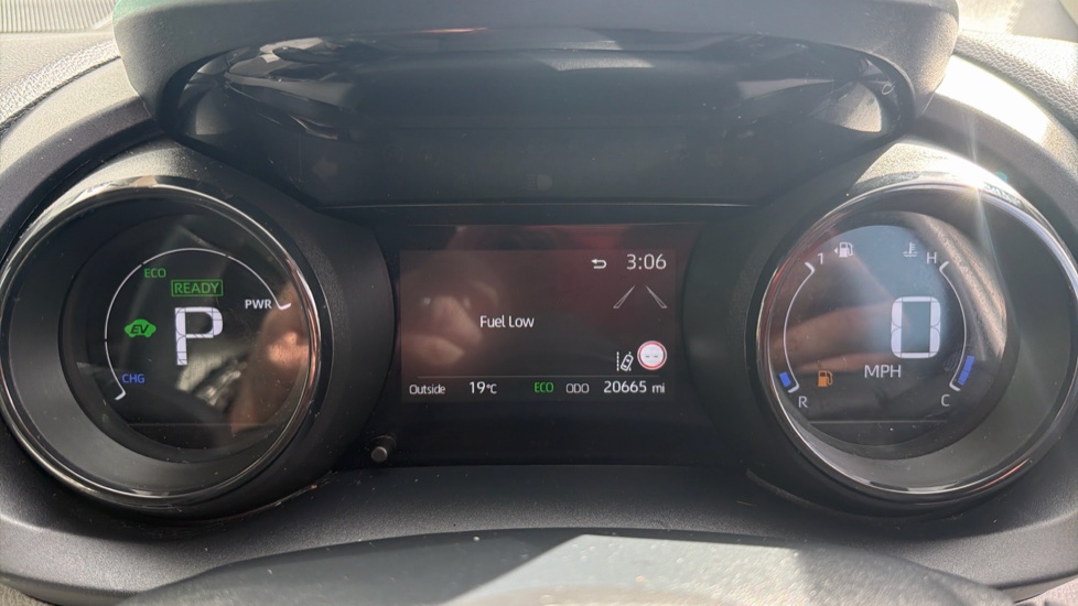 Toyota Yaris 1.5 Hybrid Excel 5dr CVT Hybrid Hatchback - Image 11