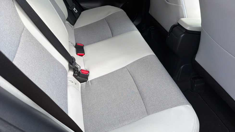 Toyota Yaris 1.5 Hybrid Excel 5dr CVT Hybrid Hatchback - Image 17