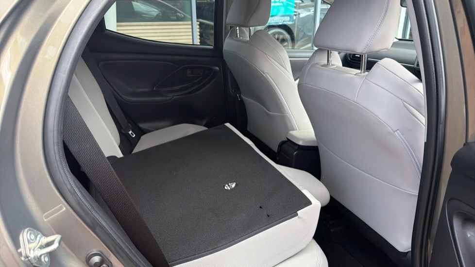 Toyota Yaris 1.5 Hybrid Excel 5dr CVT Hybrid Hatchback - Image 18