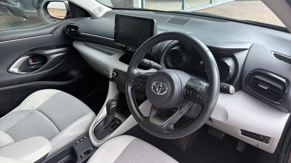 Toyota Yaris 1.5 Hybrid Excel 5dr CVT Hybrid Hatchback - Image 34