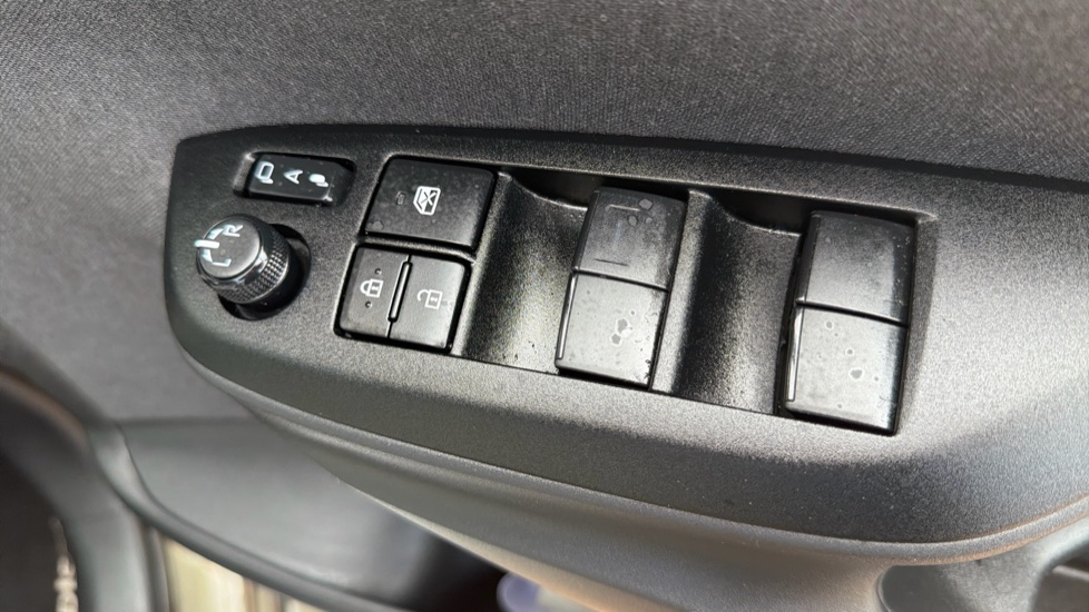 Toyota Yaris 1.5 Hybrid Excel 5dr CVT Hybrid Hatchback - Image 35