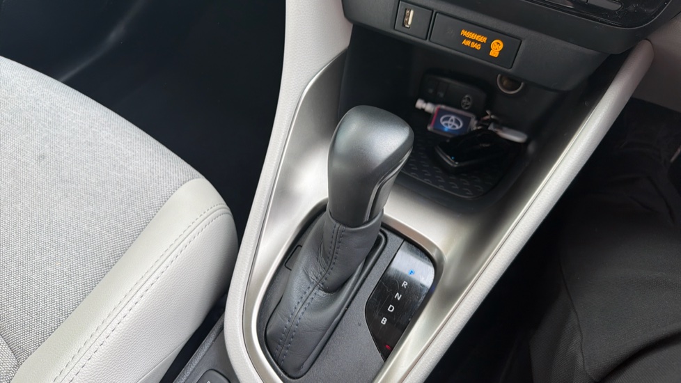 Toyota Yaris 1.5 Hybrid Excel 5dr CVT Hybrid Hatchback - Image 39