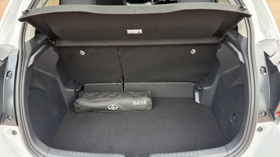 Toyota Yaris 1.5 Hybrid Design 5dr CVT Hybrid Hatchback - Image 13