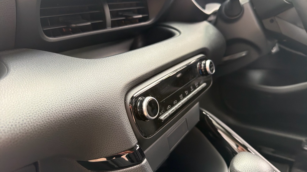 Toyota Yaris 1.5 Hybrid Design 5dr CVT Hybrid Hatchback - Image 16
