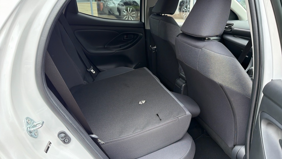 Toyota Yaris 1.5 Hybrid Design 5dr CVT Hybrid Hatchback - Image 18