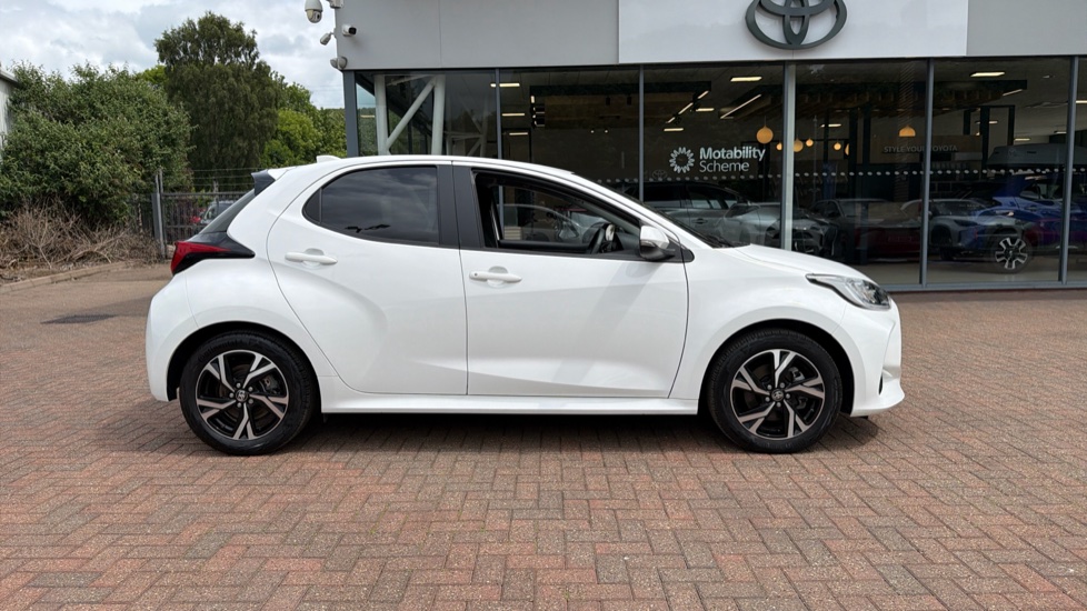 Toyota Yaris 1.5 Hybrid Design 5dr CVT Hybrid Hatchback - Image 23