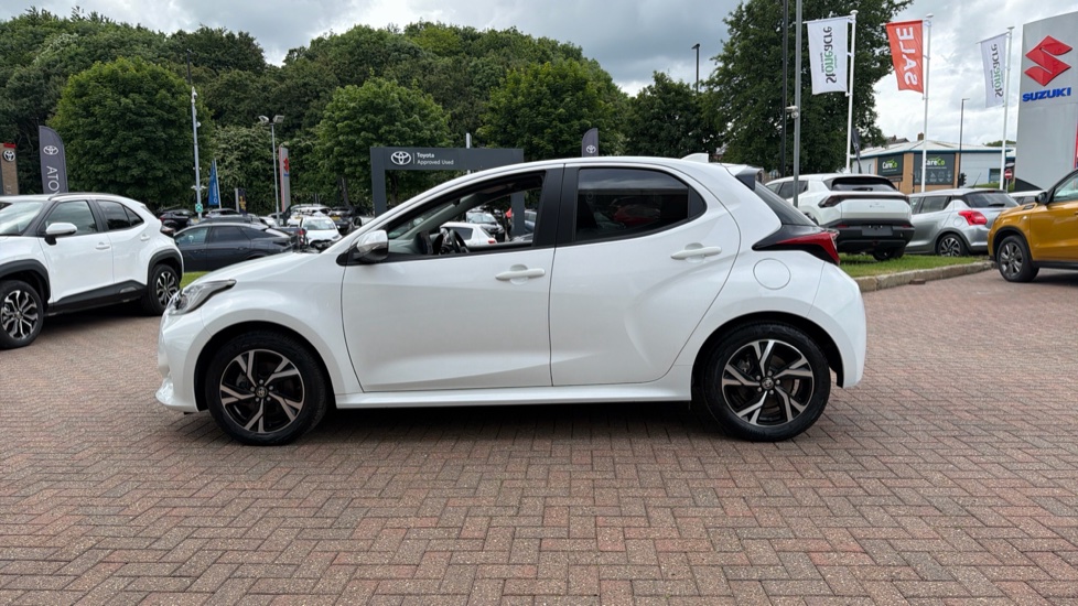 Toyota Yaris 1.5 Hybrid Design 5dr CVT Hybrid Hatchback - Image 24