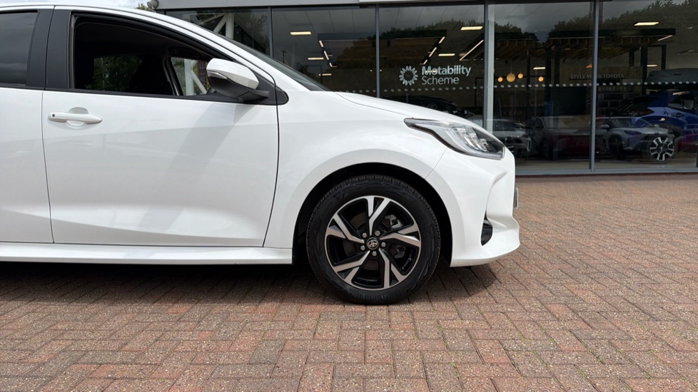 Toyota Yaris 1.5 Hybrid Design 5dr CVT Hybrid Hatchback - Image 25