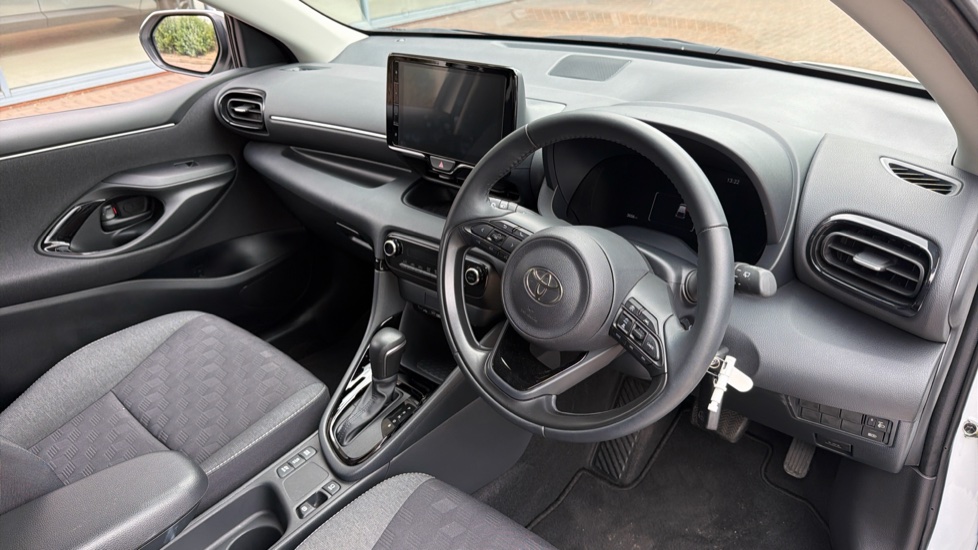 Toyota Yaris 1.5 Hybrid Design 5dr CVT Hybrid Hatchback - Image 34