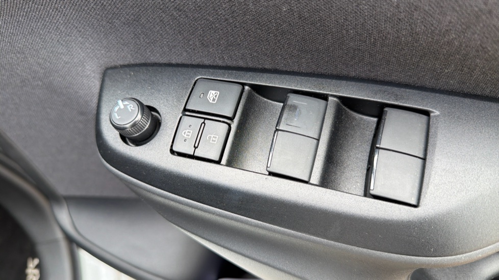 Toyota Yaris 1.5 Hybrid Design 5dr CVT Hybrid Hatchback - Image 35