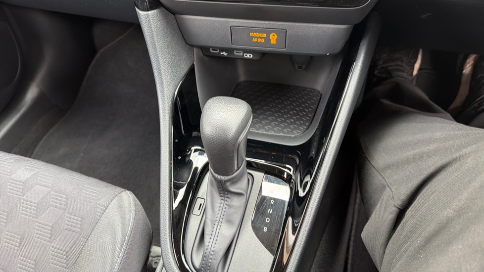 Toyota Yaris 1.5 Hybrid Design 5dr CVT Hybrid Hatchback - Image 39