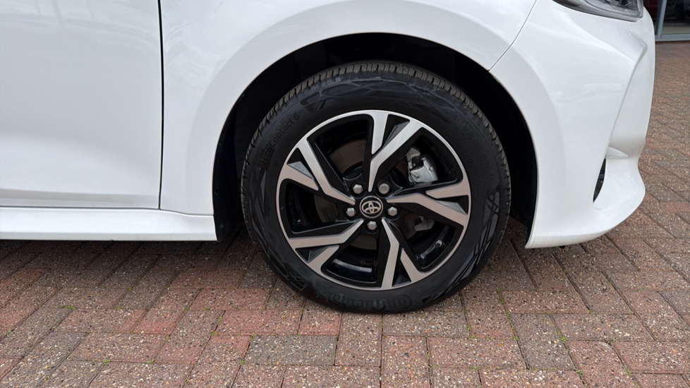 Toyota Yaris 1.5 Hybrid Design 5dr CVT Hybrid Hatchback - Image 40