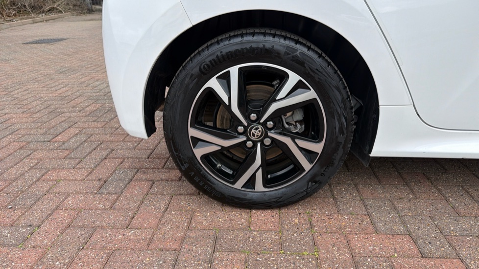 Toyota Yaris 1.5 Hybrid Design 5dr CVT Hybrid Hatchback - Image 41