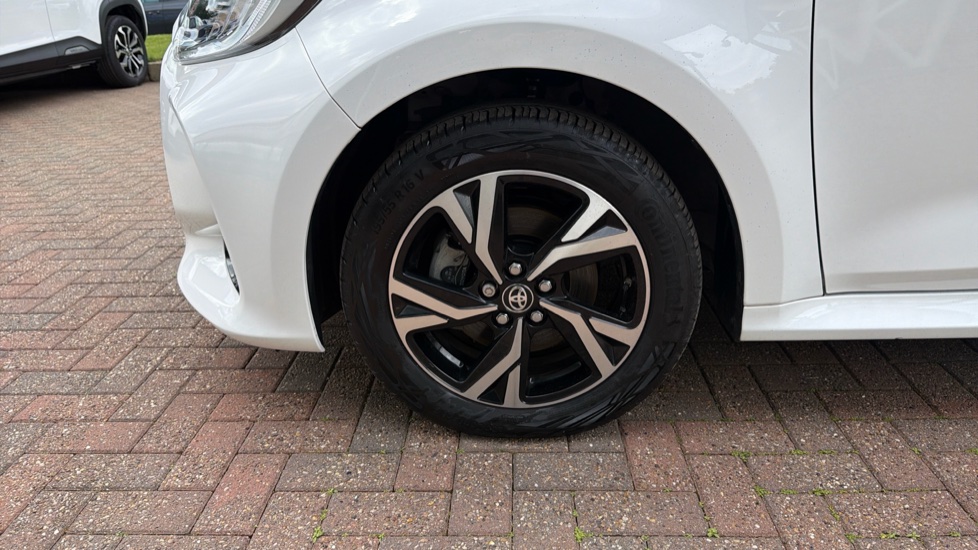Toyota Yaris 1.5 Hybrid Design 5dr CVT Hybrid Hatchback - Image 42