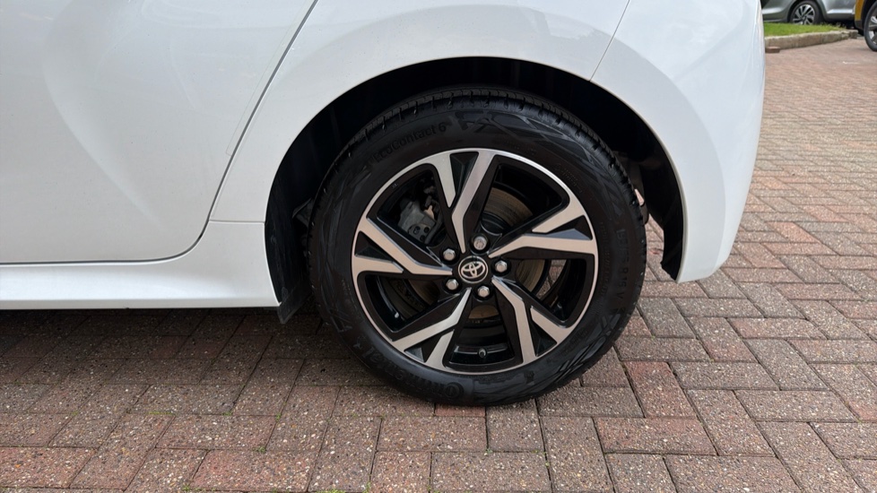Toyota Yaris 1.5 Hybrid Design 5dr CVT Hybrid Hatchback - Image 43