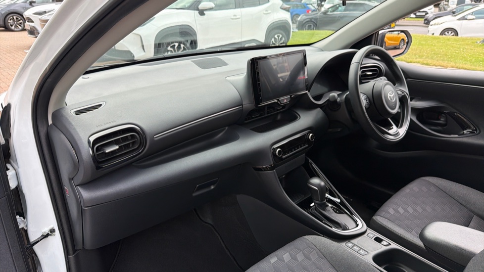 Toyota Yaris 1.5 Hybrid Design 5dr CVT Hybrid Hatchback - Image 44