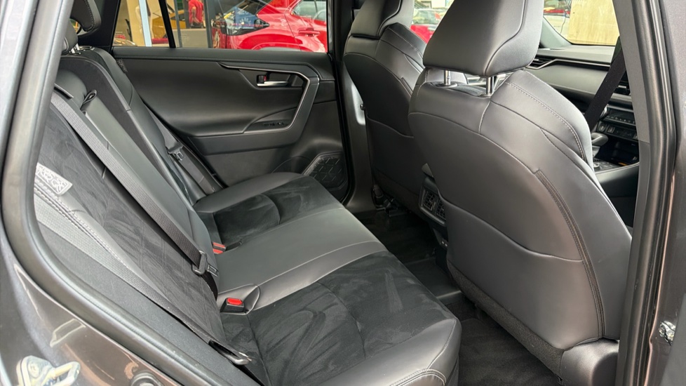 Toyota RAV4 2.5 VVT-i Hybrid GR Sport 5dr CVT Hybrid Estate - Image 8